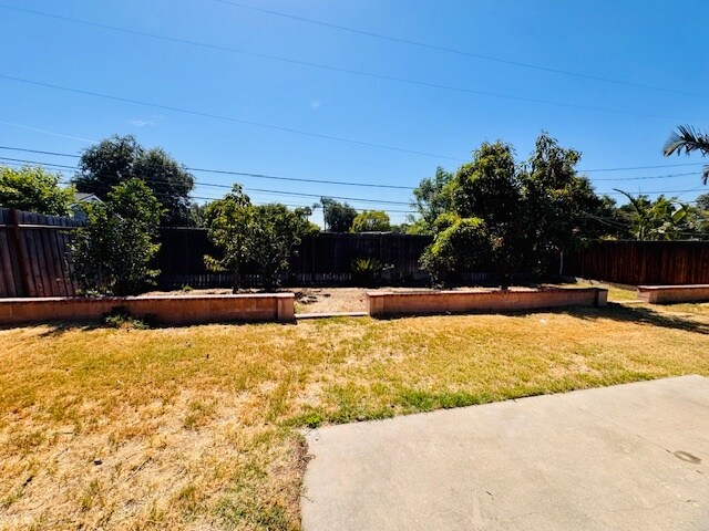 Building Photo - 317 S Lark Ellen Ave