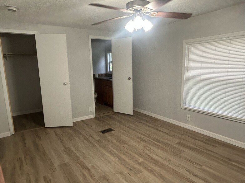 Building Photo - 3844 Hixon Ave