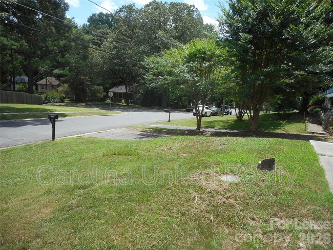 Building Photo - 7556 Thorncliff Dr