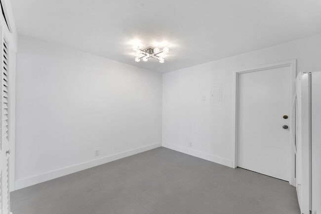 Building Photo - 1360 S Ocean Blvd