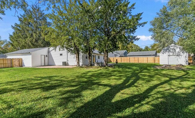 Building Photo - 300 Willow Glen Way