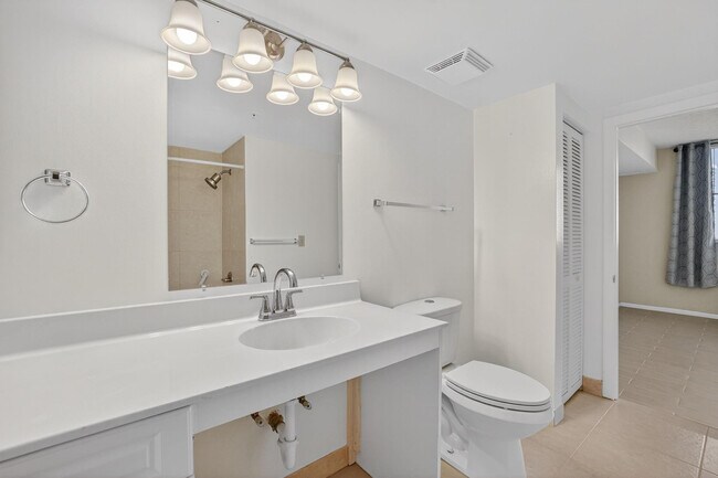 Building Photo - 3020 NE 32nd Ave