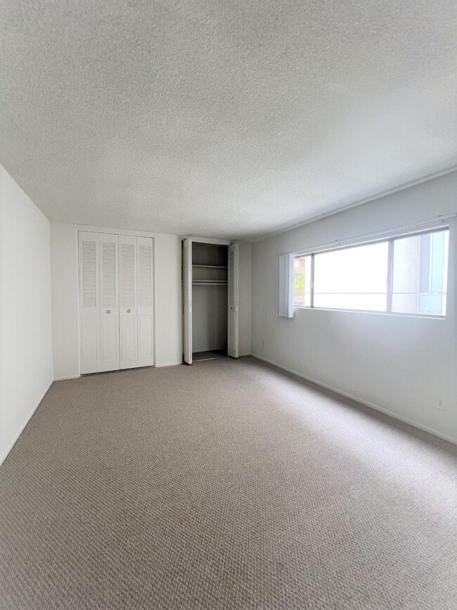 Building Photo - 801 S Lucerne Blvd