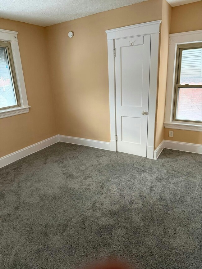 Building Photo - 3381 E 149th St