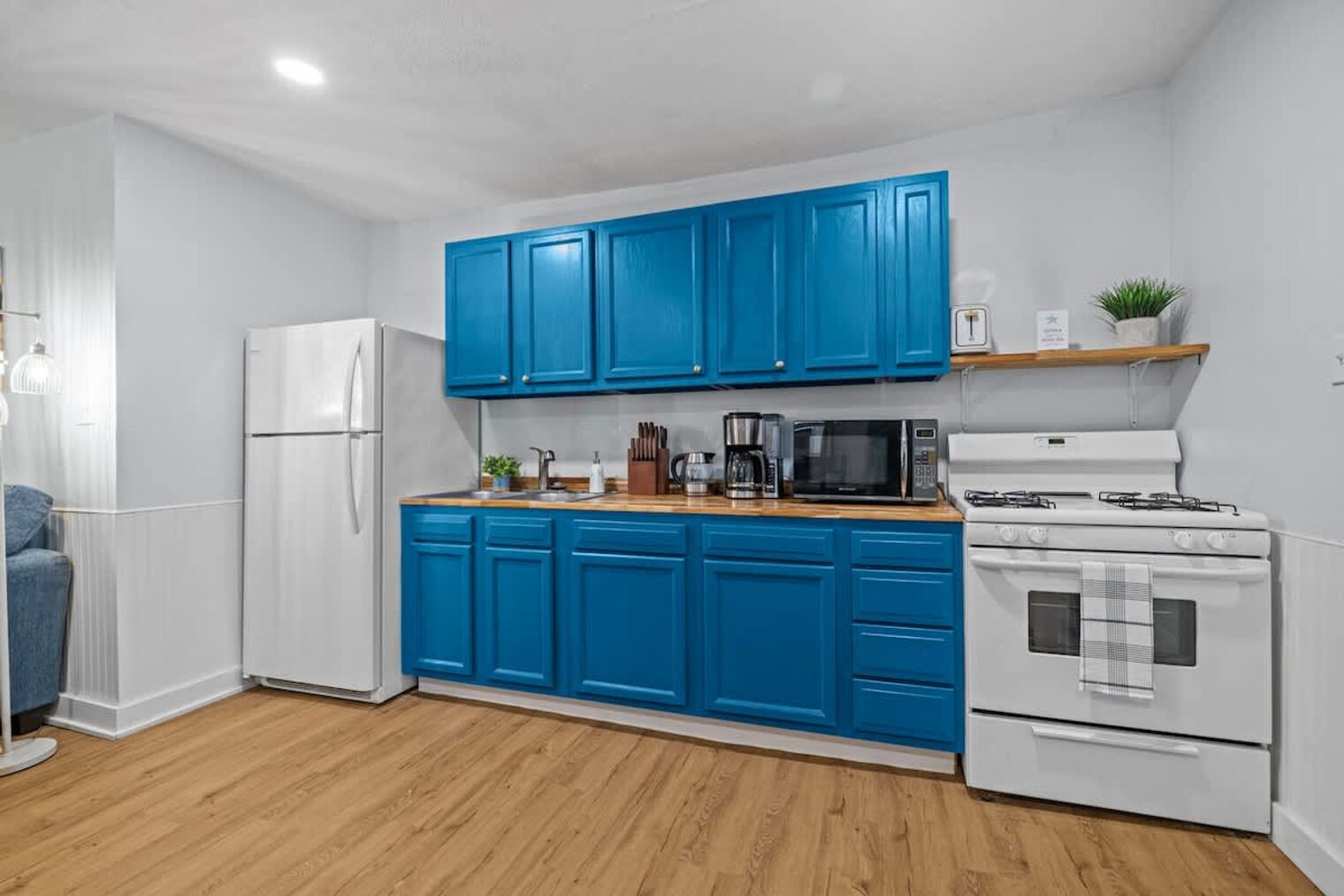 Building Photo - 1427 W Ocean View Ave