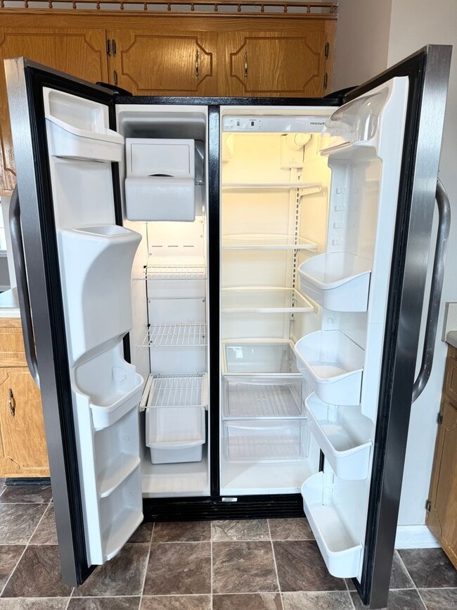 Building Photo - Beautiful Home close to Ft Campbell and Shopping!