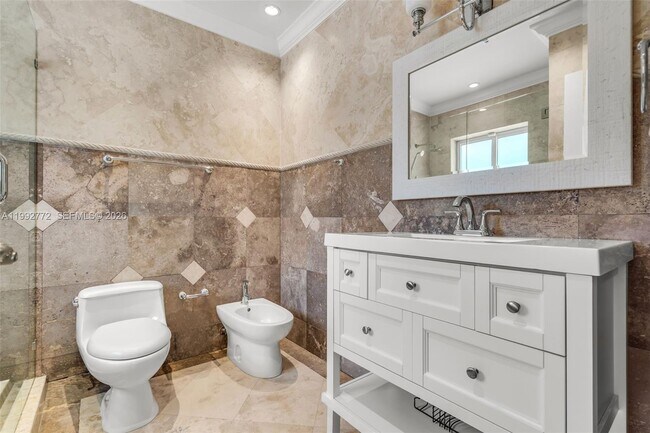 Building Photo - 1550 Taragona Dr