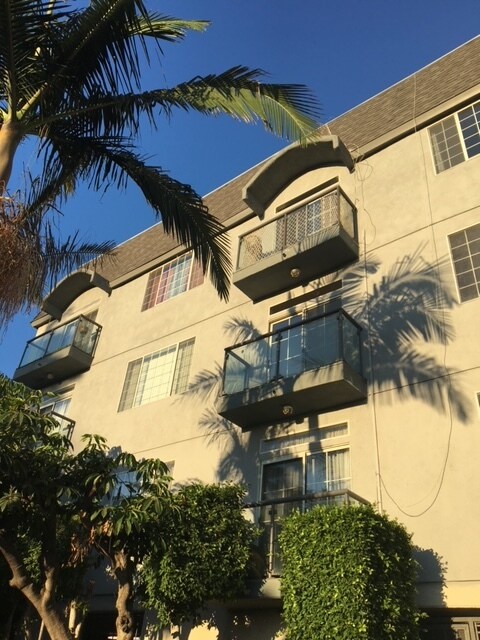 Building Photo - 4441 Woodman Ave