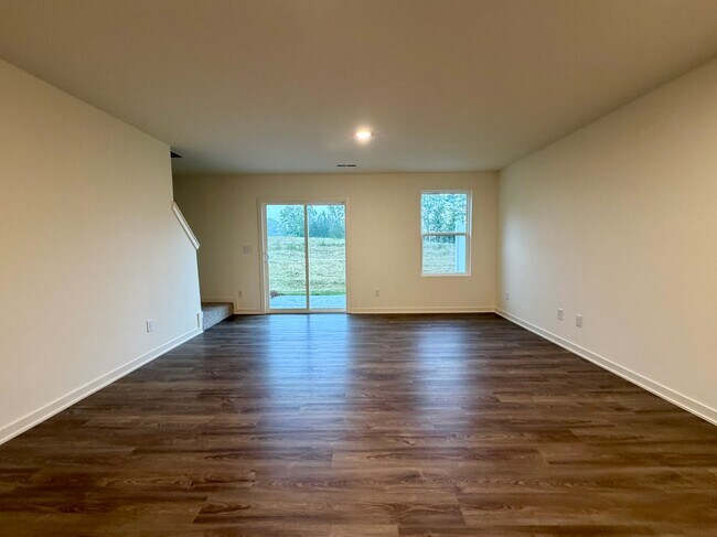 Building Photo - 844 Pine Cone Ln