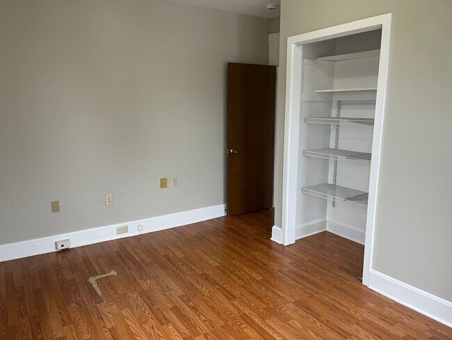 Building Photo - 16A Manor Ave