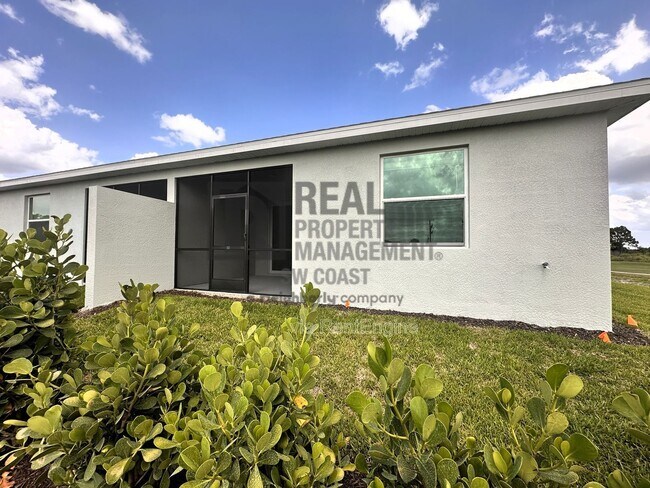 Building Photo - 20501 Hazelnut Ct S