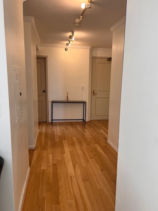 Building Photo - 401 E Ontario St