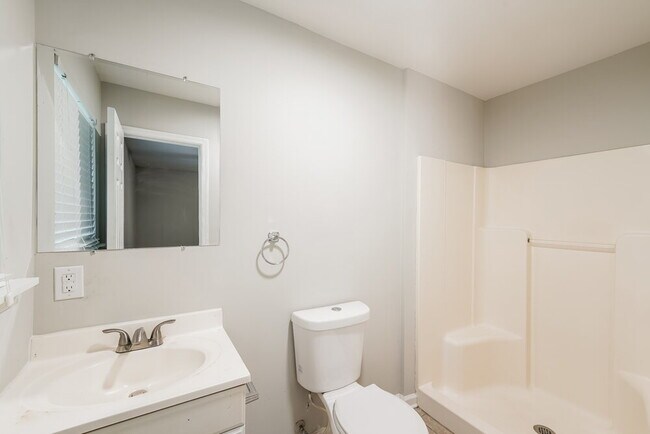 Building Photo - 705 13th Ct NW