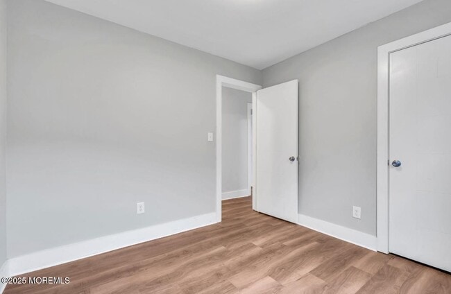 Building Photo - 2300 Oak Knoll Dr