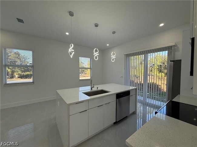 Building Photo - 207 W 15th St