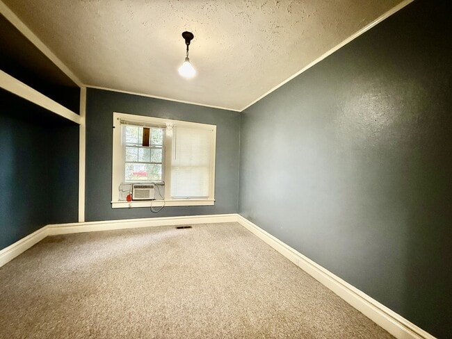 Building Photo - 2703 Old Spartanburg Rd