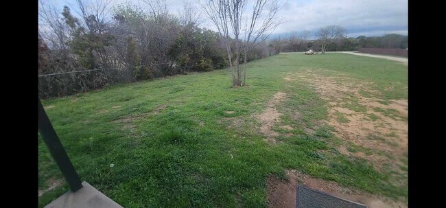 Building Photo - Granbury TX ; 2 bed 1 bath duplex! Water provided