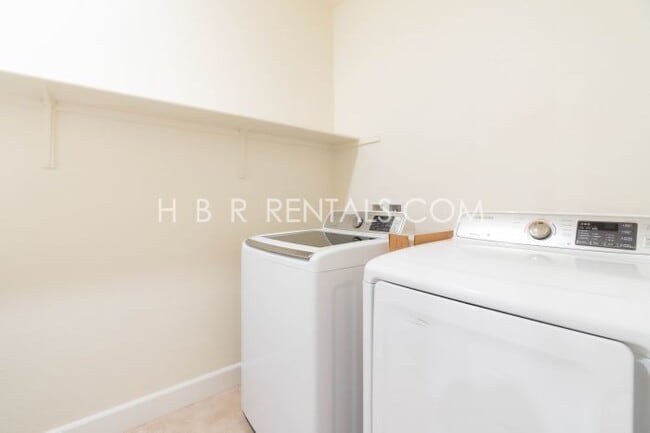 Building Photo - Spacious Elegance: 4-Bedroom with 3.5 Baths in Manteca