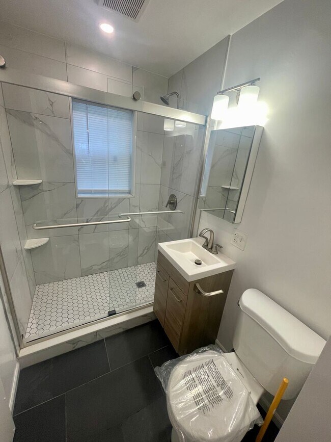 Building Photo - Luxury 2Bed / 1Bath in Newton's Waban Neig...