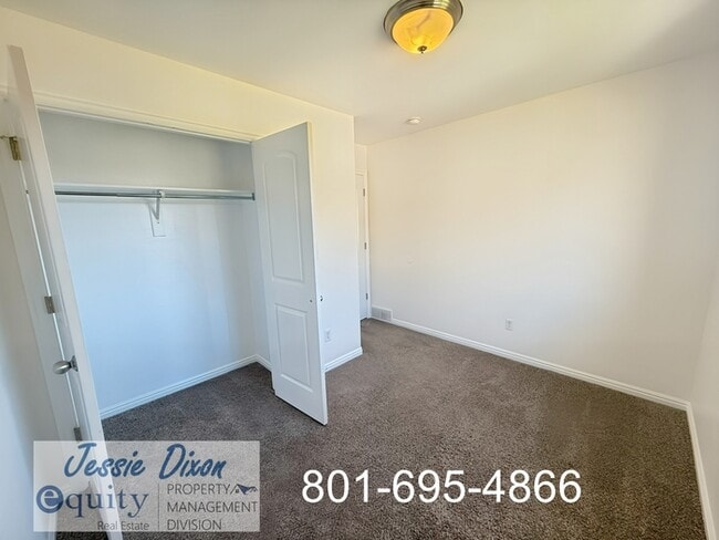 Building Photo - 116 W Newbury Ln