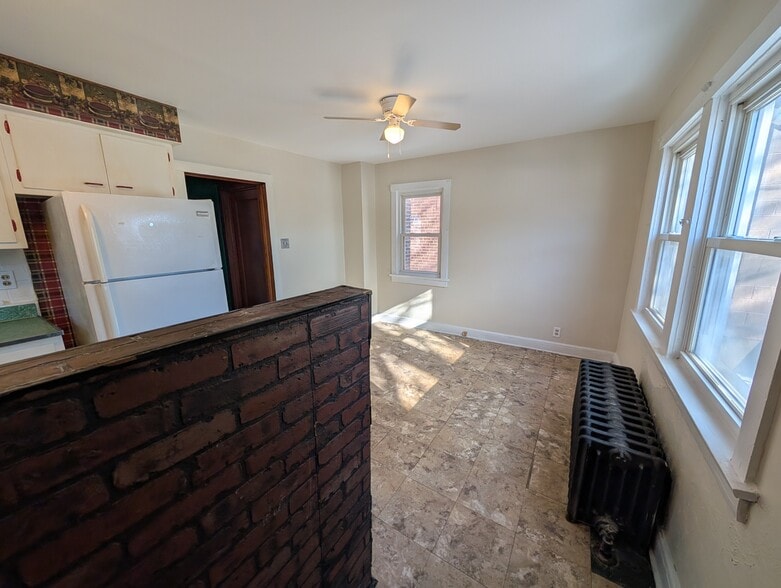 Building Photo - 121 W Comanche Ave