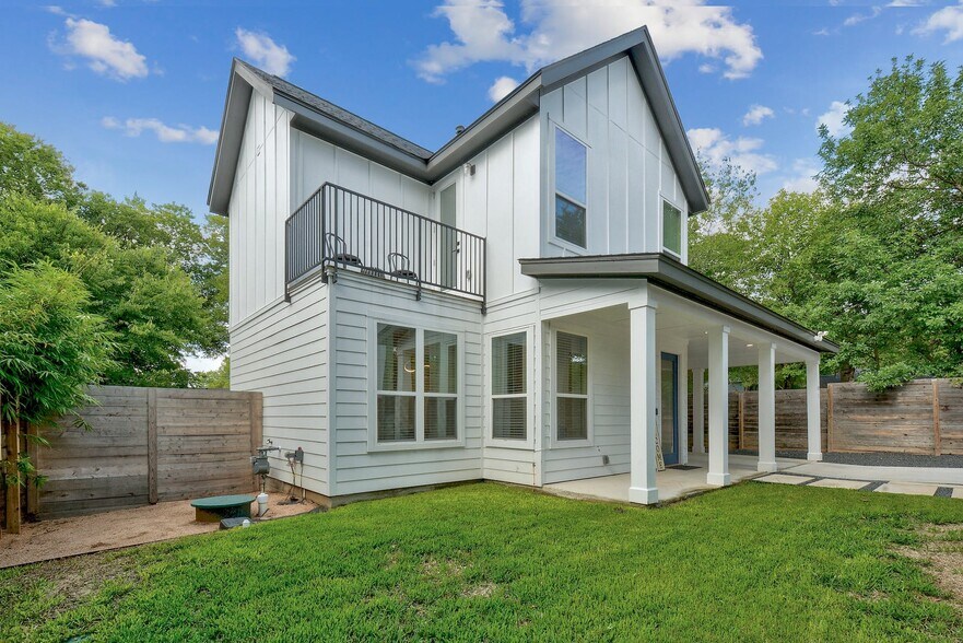 Front/balcony view - 413 W Odell St