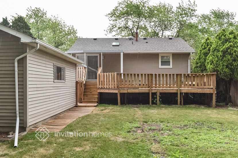 Building Photo - 104 N Elm Ln