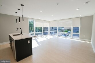 Building Photo - 6604 Ridge Ave