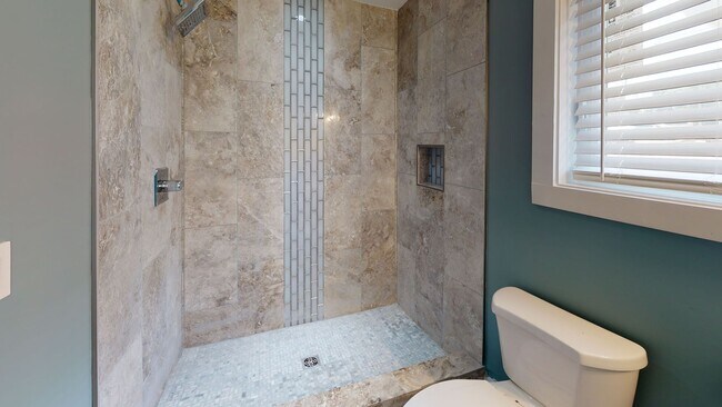 Building Photo - $1665/Bedroom | 6BR/4BA in Fort Sanders | ...