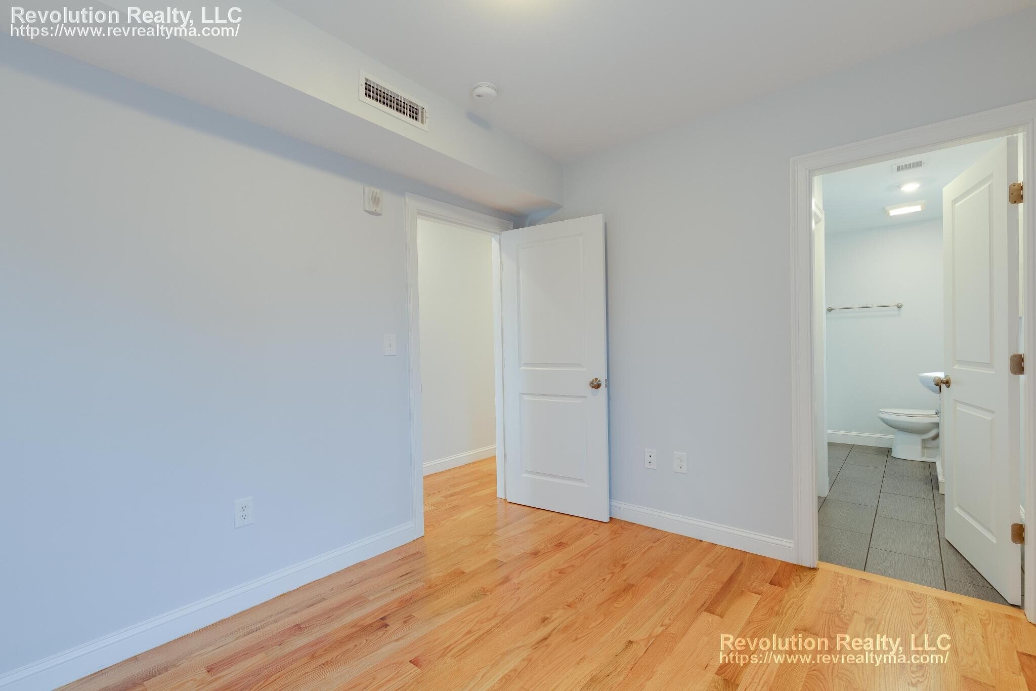 Building Photo - 15 Kenilworth St