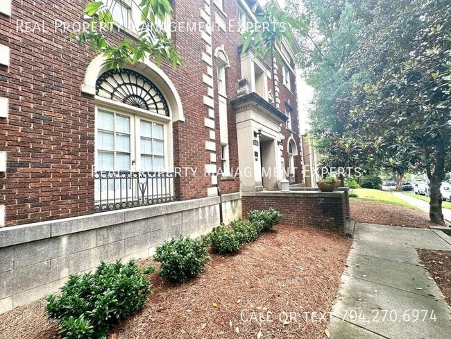 Building Photo - 712 Louise Ave