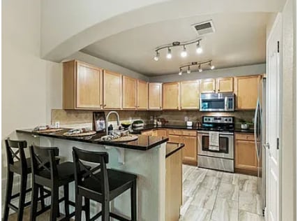 Building Photo - Adorable two bed two bath condo with office! 2 WEEKS FREE WITH LEASE SIGNED BY 6/30/2026