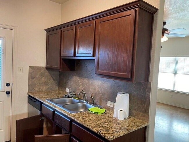 Building Photo - 504 Karey Dr