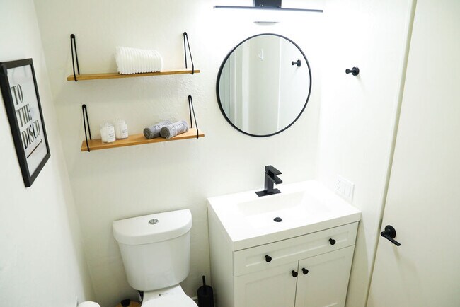 Building Photo - 1773 Torrance St