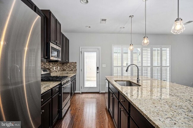 Building Photo - 214 Almond Dr