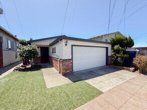 Building Photo - Charming 3BR/2BA Richmond Home with Spacio...