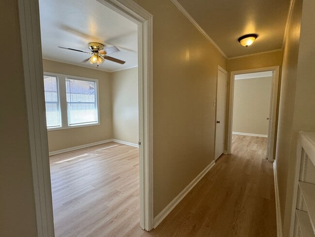 Building Photo - 1220 W Benjamin Holt Dr