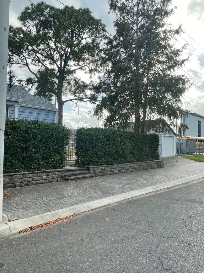 Building Photo - Single Family Home in Quiet Gentilly Neigh...