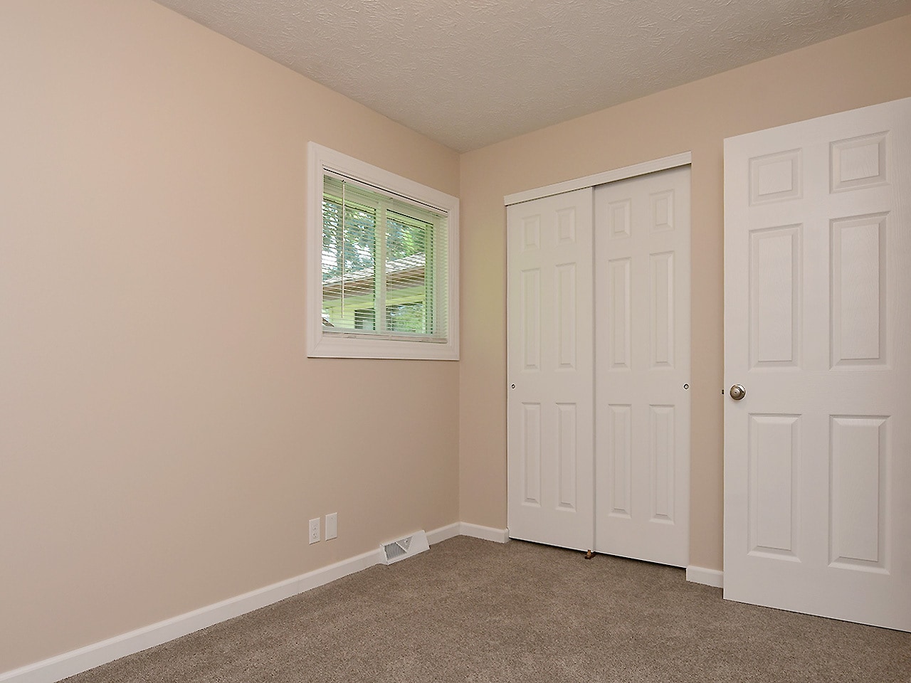 Building Photo - 14028 Madison Cir