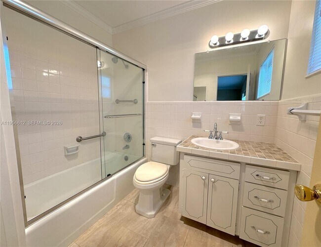 Building Photo - 2800 NE 28th St