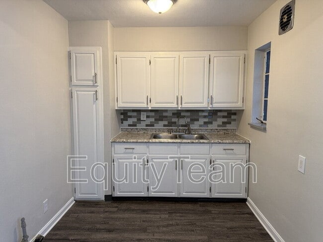 Building Photo - 115 Waverly Ave