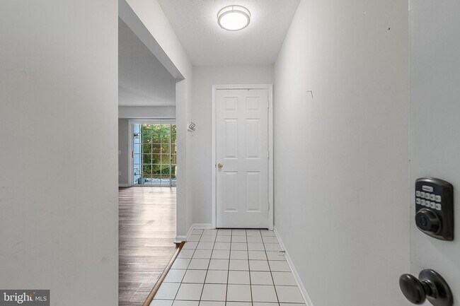 Building Photo - 110 Prosperity Ave SE