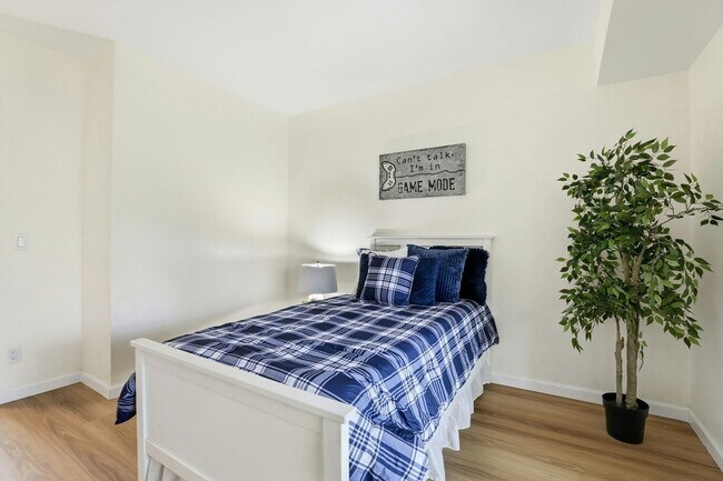 Building Photo - 3685 Nutwood Terrace