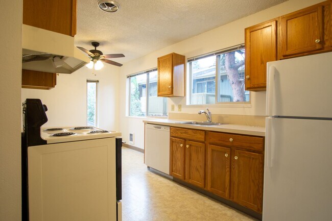 Building Photo - Close-in SE: Garden Level 1 Bdr w/ DW, Pri...