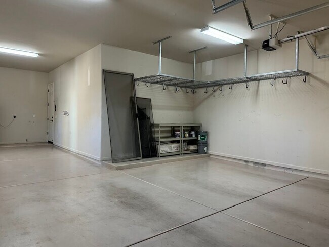 Building Photo - Resort-Style Phoenix Home with Pool, Outdo...