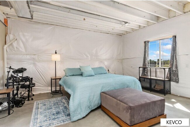 Building Photo - Sprawling Newer Construction Home