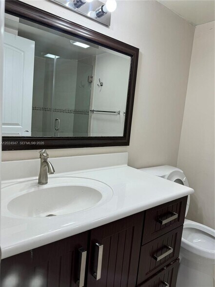 Building Photo - 9411 Fontainebleau Blvd