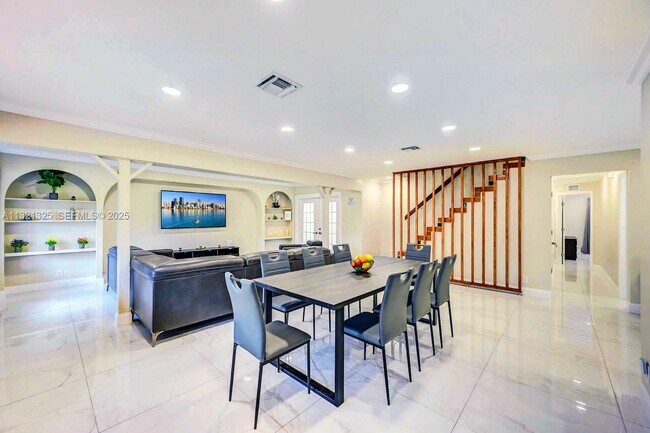 Building Photo - 1020 N 13th Terrace