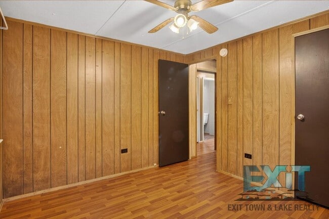 Building Photo - 3 Bedroom, 1 Bath Home Available