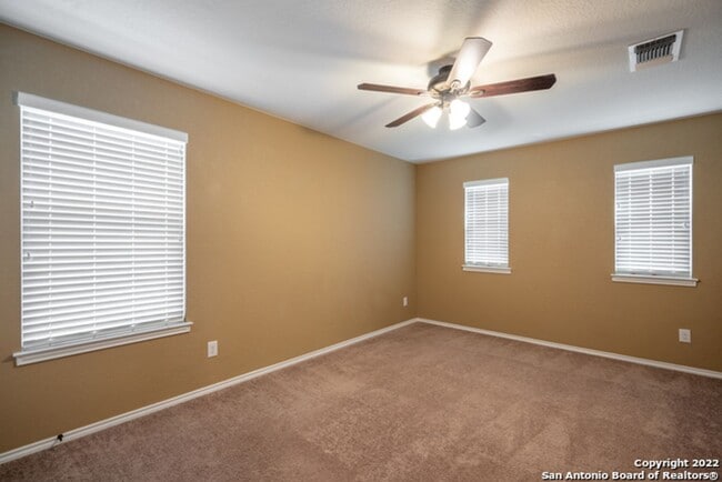 Building Photo - Comfortable Living in a Gated Community Near It All